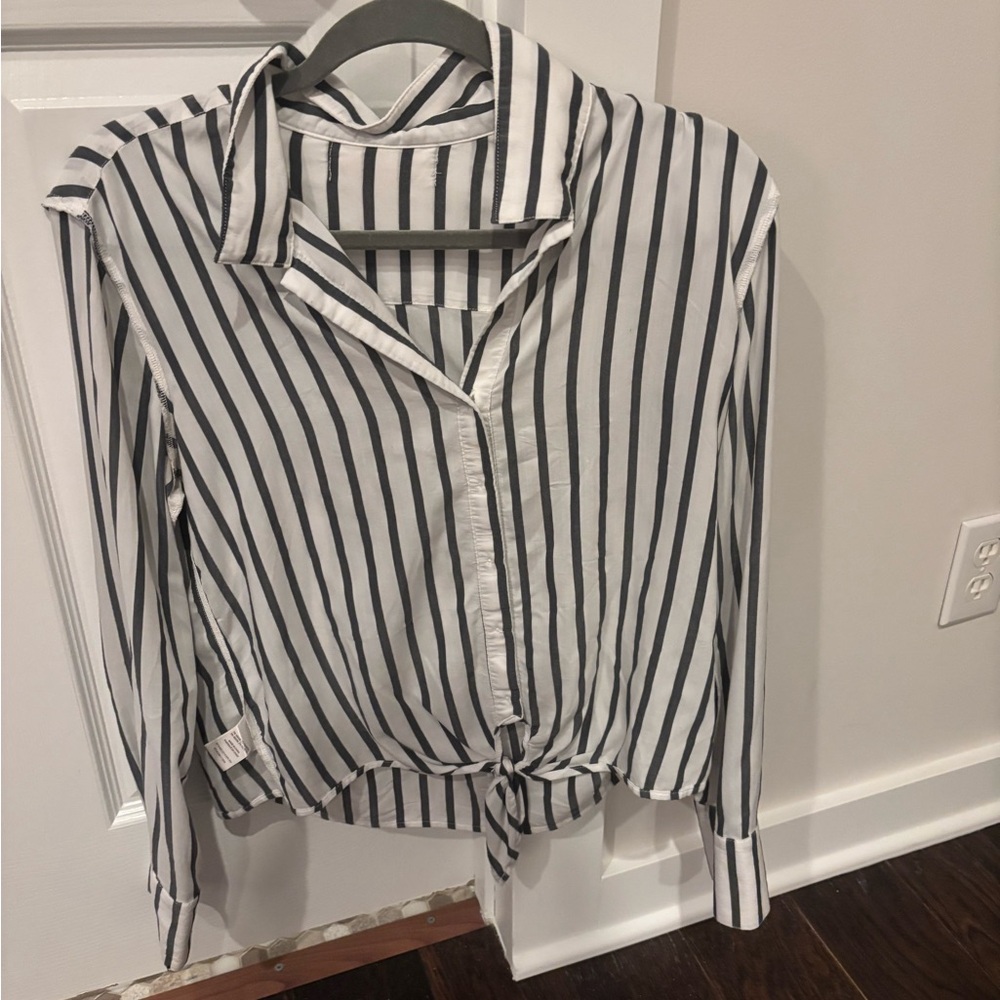 Cloth & Stone Black and White Long Sleeve Button Down Shirt